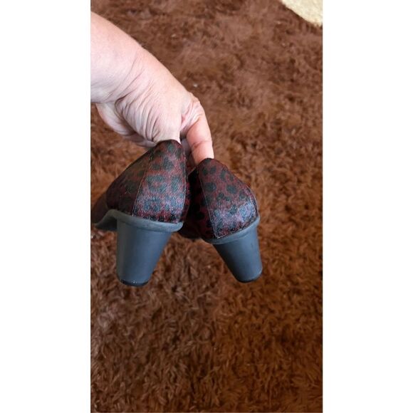 VIONIC BY ORTHAHEEL CARRER MABREY WINE LEOPARD PRINT SIZE 9.5 - Picture 7 of 10